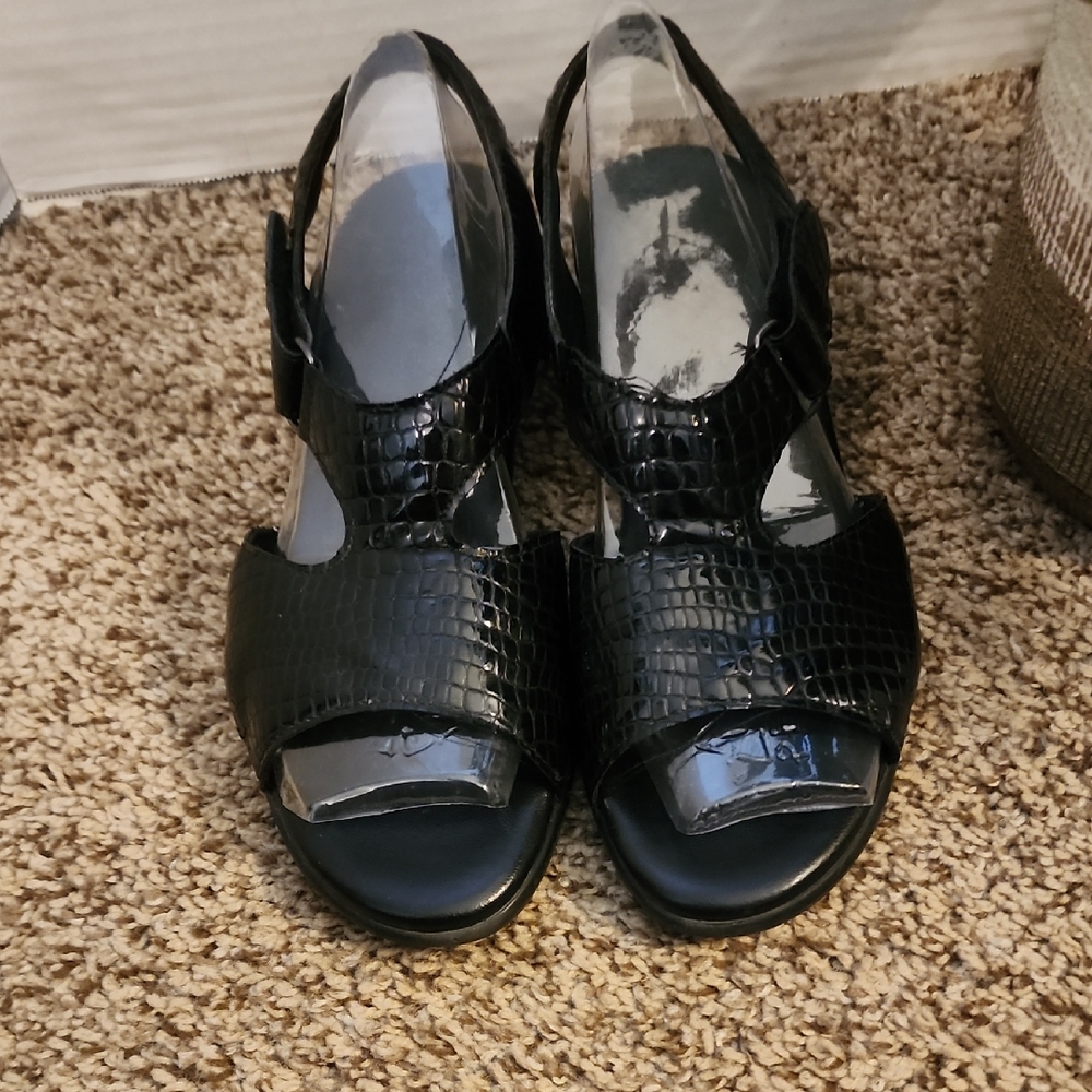 SAS Tripad Comfort Elegant Black Croc-Embossed Women's Sandals Sz 7.5